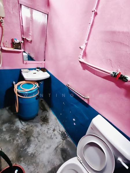 Flat for Sale at Taman Pulai Utama - Wenting Lee - Bathroom - PropertyGuru.com.my
