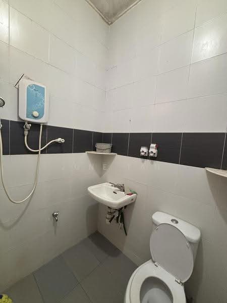 Rumah Teres untuk Dijual di Taman Desa Cemerlang (Ulu Tiram) - June Tan - Bathroom - PropertyGuru.com.my