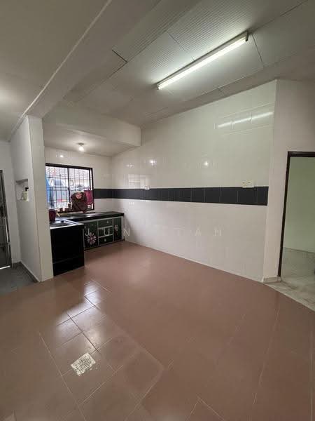 Rumah Teres untuk Dijual di Taman Desa Cemerlang (Ulu Tiram) - June Tan - Kitchen - PropertyGuru.com.my