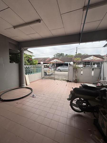 Rumah Teres untuk Dijual di Taman Desa Cemerlang (Ulu Tiram) - June Tan - Exterior - PropertyGuru.com.my
