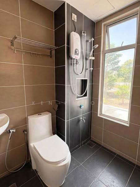 Kediaman Servis untuk Disewa di D'Putra Suites - Ken Phoon - Bathroom - PropertyGuru.com.my