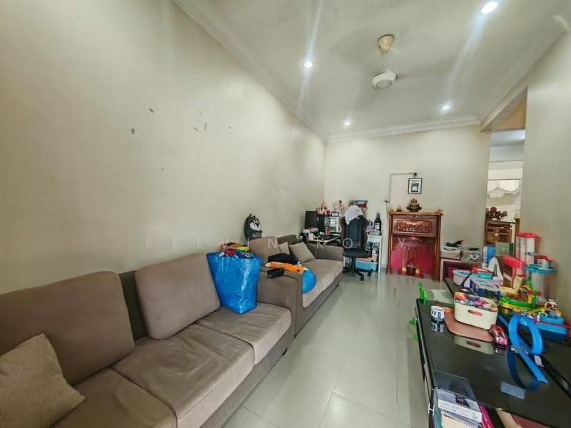 1-storey Terraced House for Sale in Taman Setia Indah (Tebrau) - Kelvin Koay - Living Room - PropertyGuru.com.my