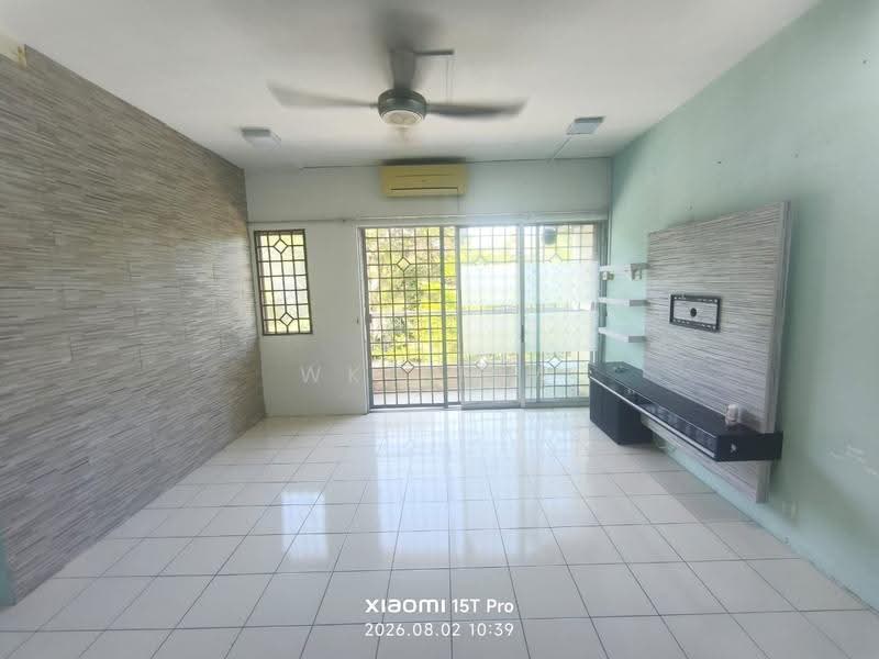 Pangsapuri untuk Dijual di Seraya Apartments - WK Siew - Living Room - PropertyGuru.com.my