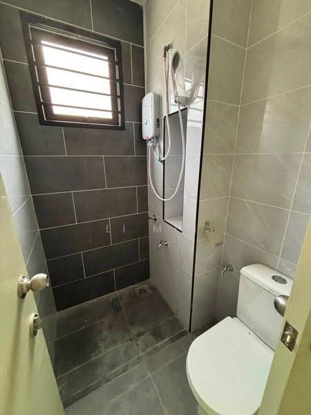 2-storey Terraced House for Rent in Bandar Uda Utama (Johor Bahru) - Li Min - Bathroom - PropertyGuru.com.my