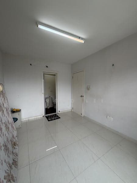 Pangsapuri untuk Dijual di Central Garden - Harold Lee - Master Room - PropertyGuru.com.my