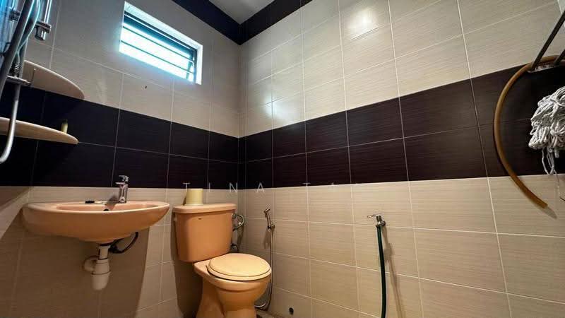 Rumah Teres 2-Tingkat untuk Disewa di Ulu Tiram (Johor) - Tina Tan - Bathroom - PropertyGuru.com.my