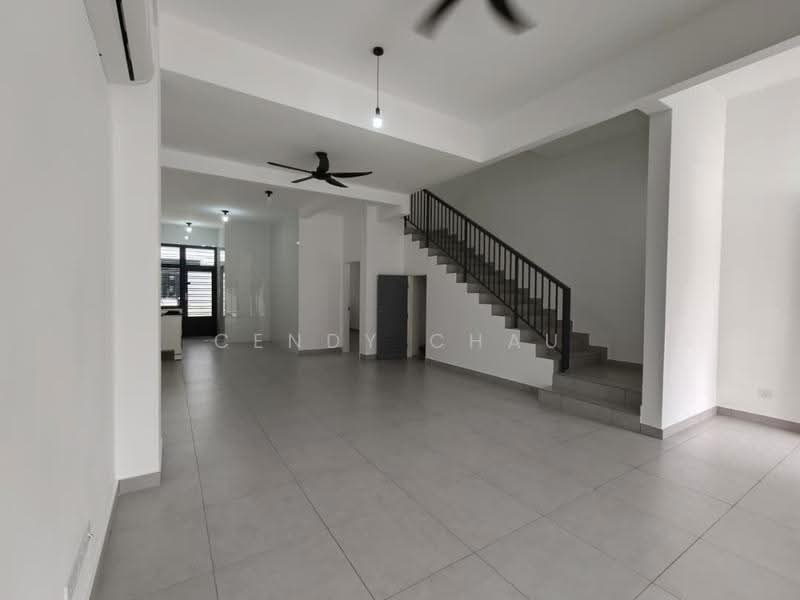 Rumah Teres 2-Tingkat untuk Disewa di Taman Mount Austin (Tebrau) - Cendy Chau - Living Room - PropertyGuru.com.my
