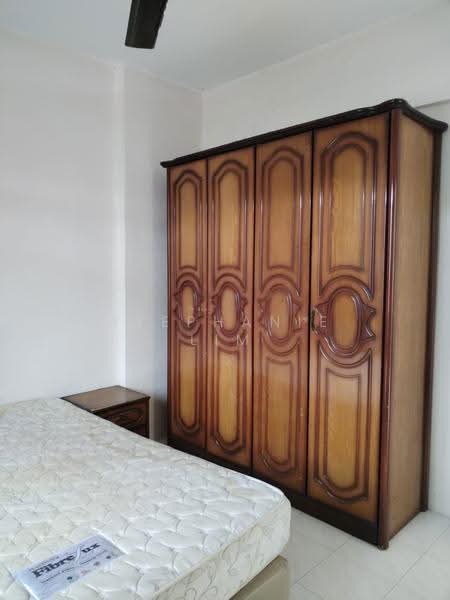 Pangsapuri untuk Disewa di Greenlane Heights Block E - Stephanie Lim - Bedroom - PropertyGuru.com.my