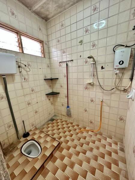 1-storey Terraced House for Sale in Taman Ungku Tun Aminah (Skudai) - Wenting Lee - Bathroom - PropertyGuru.com.my