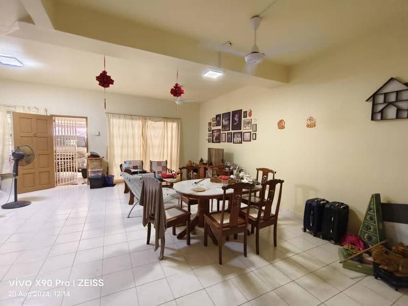 2-storey Terraced House for Sale in Johor Bahru (Johor) - kelvin Sii - Living Room - PropertyGuru.com.my