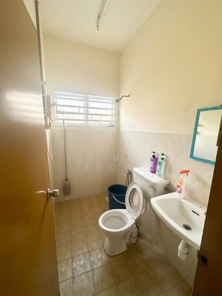 Rumah Banglo untuk Disewa di Taman Sri Kuala (Kuala Sungai Baru) - YIT HOW SEOW - Bathroom - PropertyGuru.com.my