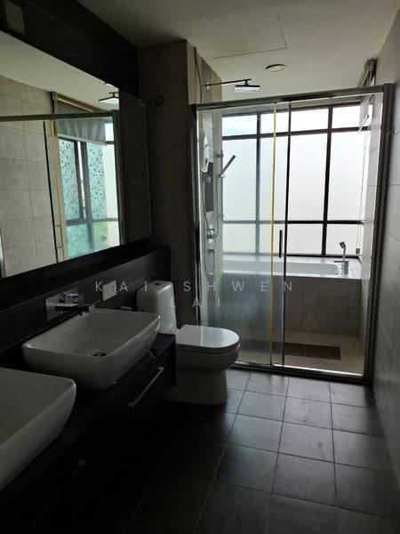 Service Residence for Sale at Isola - Kai Shwen Lai - Bathroom - PropertyGuru.com.my