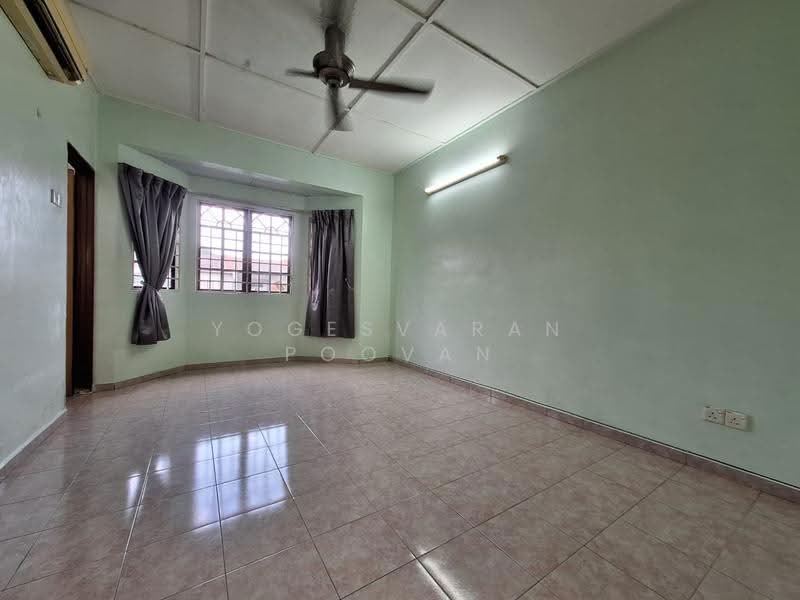 2-storey Terraced House for Sale in Klang (Selangor) - Yogesvaran Poovan - Living Room - PropertyGuru.com.my