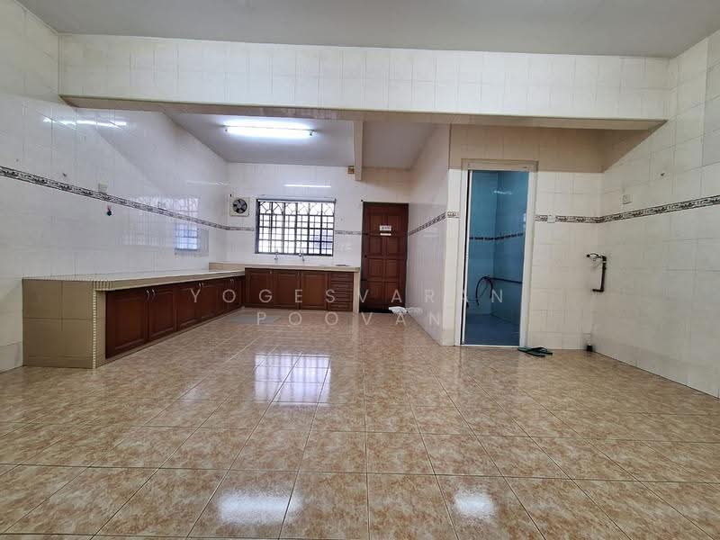 2-storey Terraced House for Sale in Klang (Selangor) - Yogesvaran Poovan - Kitchen - PropertyGuru.com.my