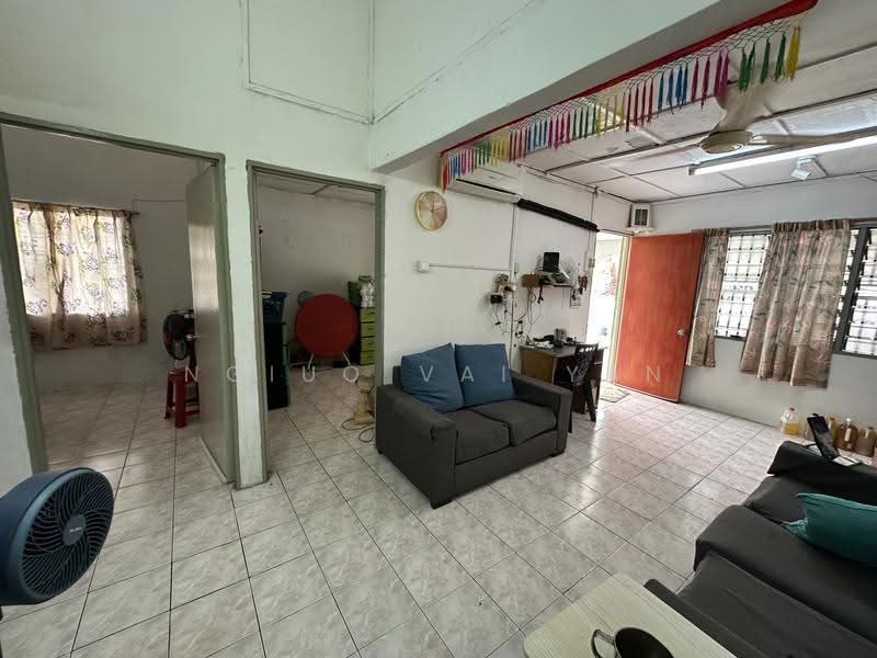 Terraced House for Sale in Seri Kembangan (Selangor) - Ngiuo Vai Yan - Living Room - PropertyGuru.com.my