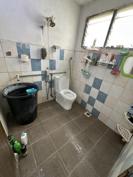 Terraced House for Sale in Seri Kembangan (Selangor) - Ngiuo Vai Yan - Bathroom - PropertyGuru.com.my
