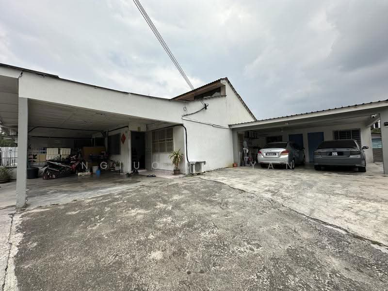 Terraced House for Sale in Seri Kembangan (Selangor) - Ngiuo Vai Yan - Exterior - PropertyGuru.com.my