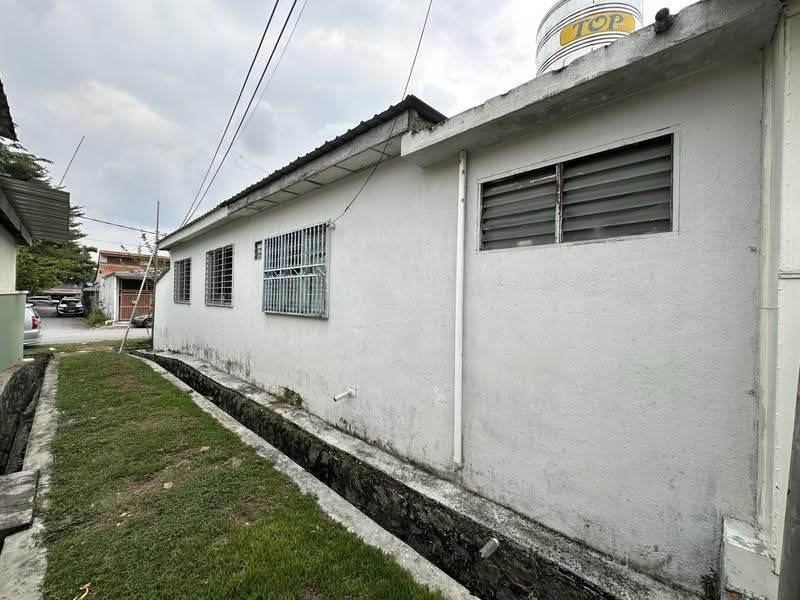 Terraced House for Sale in Seri Kembangan (Selangor) - Ngiuo Vai Yan - Exterior - PropertyGuru.com.my