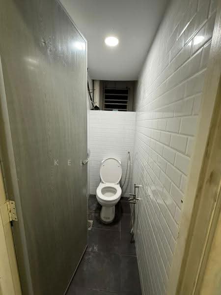 Shop / Office for Rent in Rawang (Selangor) - Kelly Kok - Bathroom - PropertyGuru.com.my