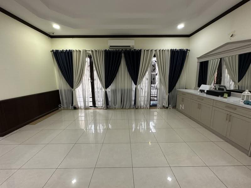 Semi-Detached House for Sale in Bukit Jelutong (Shah Alam) - Sheikh Imran - Living Room - PropertyGuru.com.my