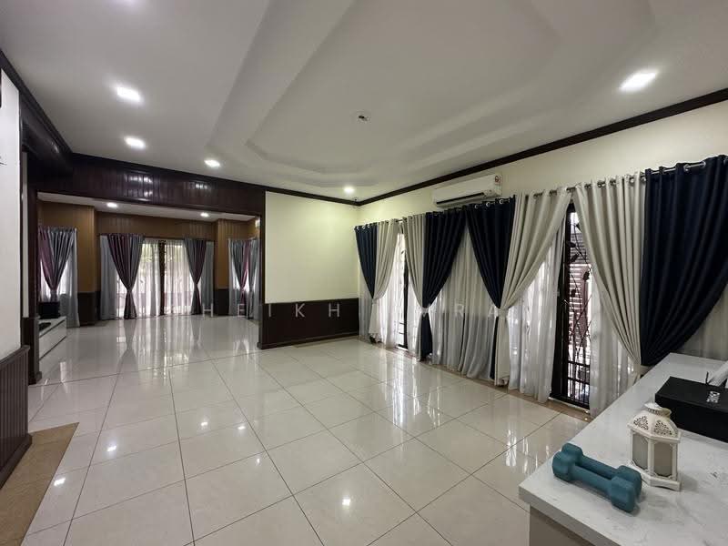 Semi-Detached House for Sale in Bukit Jelutong (Shah Alam) - Sheikh Imran - Living Room - PropertyGuru.com.my
