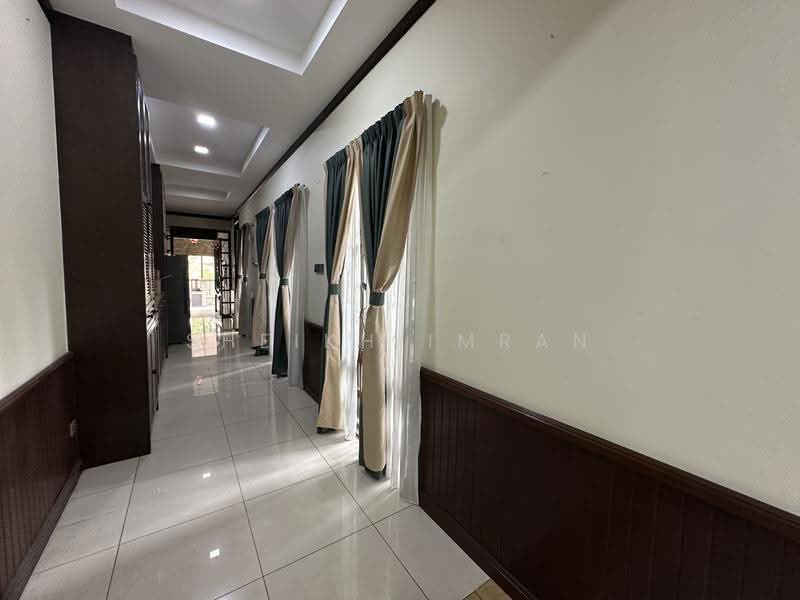 Semi-Detached House for Sale in Bukit Jelutong (Shah Alam) - Sheikh Imran - Corridor - PropertyGuru.com.my
