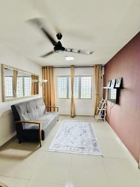 Pangsapuri untuk Disewa di Teratak Muhibbah - Erin Yusof - Living Room - PropertyGuru.com.my