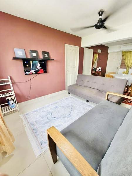 Pangsapuri untuk Disewa di Teratak Muhibbah - Erin Yusof - Living Room - PropertyGuru.com.my