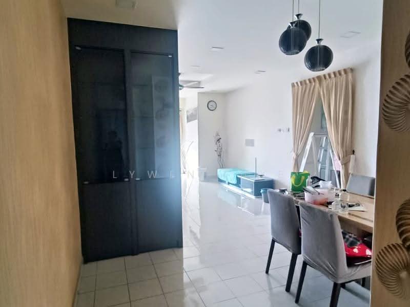 Pangsapuri untuk Disewa di Permas Ville Apartment - Lywen Thye - Living Room - PropertyGuru.com.my