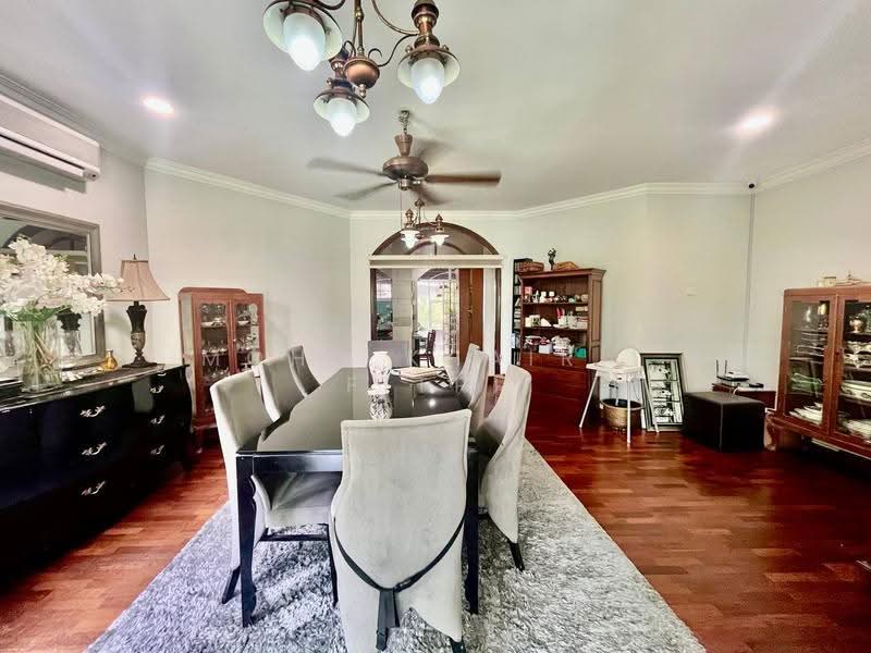 Bungalow House for Rent in Seksyen 13 (Shah Alam) - Mohd Khairil Fitri - Dining Room - PropertyGuru.com.my