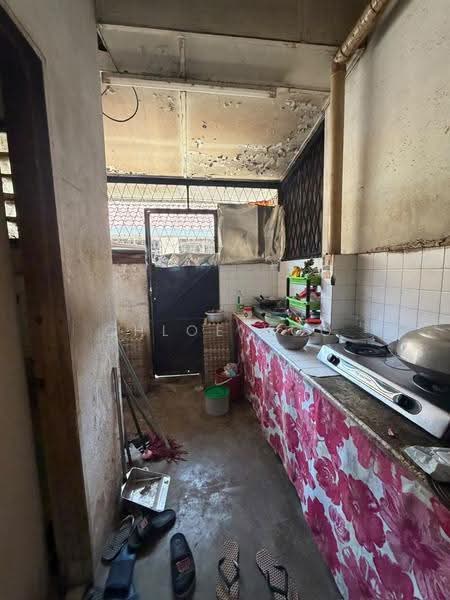 1.5-storey Terraced House for Sale in Taman Sri Muda (Shah Alam) - Chloe Koo - Kitchen - PropertyGuru.com.my