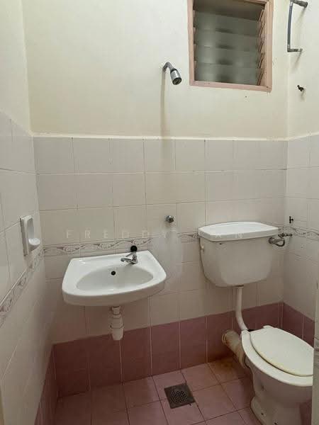 Apartment for Sale at Gambier Heights - Freddy Tan - Bathroom - PropertyGuru.com.my
