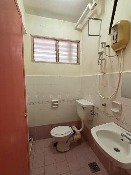 Apartment for Sale at Gambier Heights - Freddy Tan - Bathroom - PropertyGuru.com.my