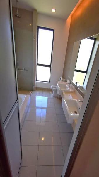 Rumah Banglo untuk Disewa di Leisure Farm (Gelang Patah) - Kelvin Chee - Bathroom - PropertyGuru.com.my