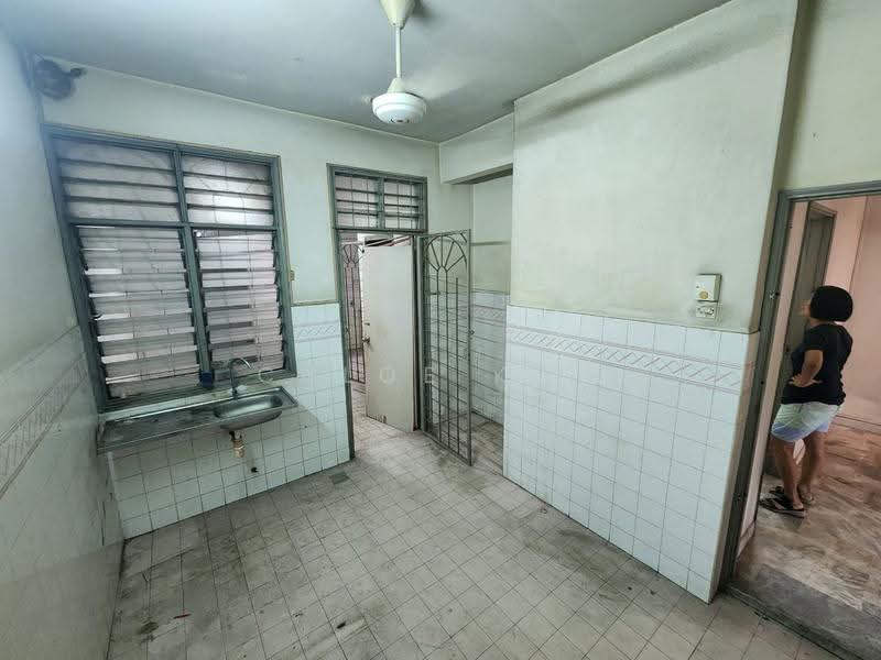 2-storey Terraced House for Sale in Kelana Jaya (Petaling Jaya) - Chloe Koo - Kitchen - PropertyGuru.com.my