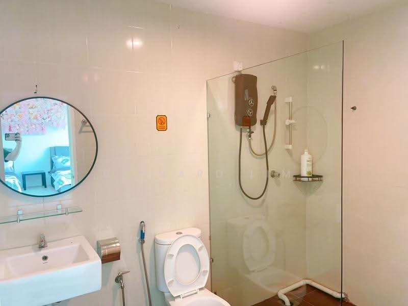 Retail Office for Sale in Taman Bayu Puteri (Johor Bahru) - Bernard Lim - Bathroom - PropertyGuru.com.my