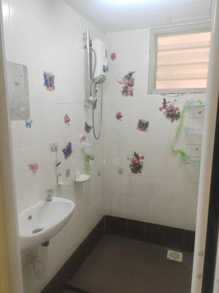 Pangsapuri untuk Disewa di Centrio Avenue - Hong . - Bathroom - PropertyGuru.com.my