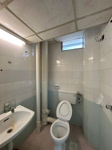 Pangsapuri untuk Dijual di Jade View - Freddy Tan - Bathroom - PropertyGuru.com.my