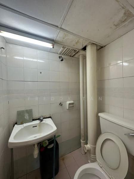 Pangsapuri untuk Dijual di Jade View - Freddy Tan - Bathroom - PropertyGuru.com.my