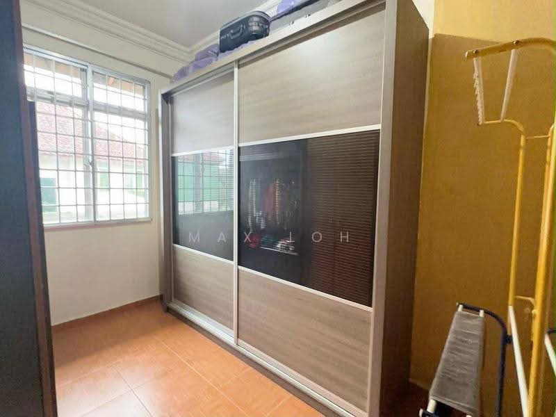 Semi-Detached House for Sale in Taman Bukit Kempas (Tampoi) - Max Loh - Bedroom - PropertyGuru.com.my