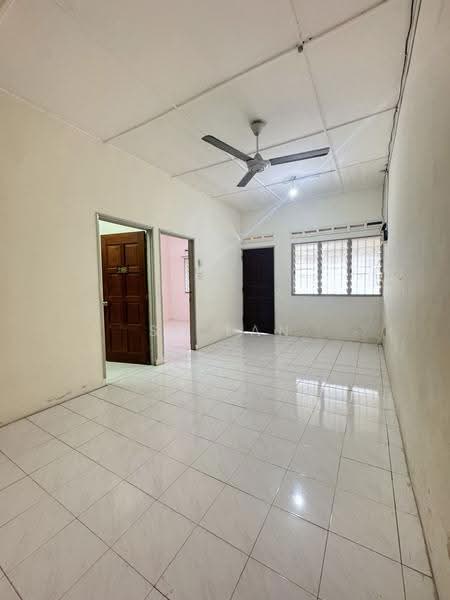 Rumah Teres 1-Tingkat untuk Disewa di Taman Johor Jaya (Johor Bahru) - SY Tan - Living Room - PropertyGuru.com.my