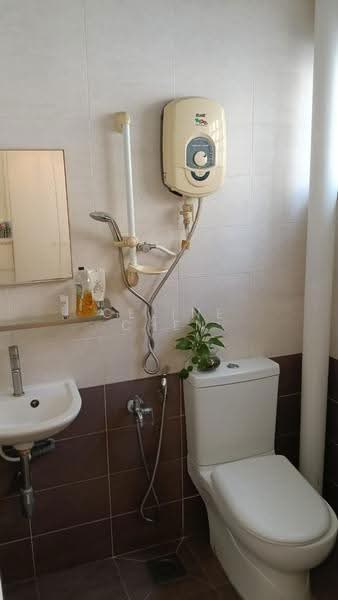 Pangsapuri untuk Dijual di Hilir Kota 1 Apartment - Celine Chen - Bathroom - PropertyGuru.com.my
