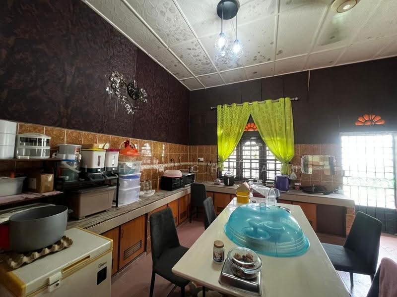 Bungalow House for Sale in Taman Pandan Makmur (Kuantan) - Idham Che'Ali - Kitchen - PropertyGuru.com.my