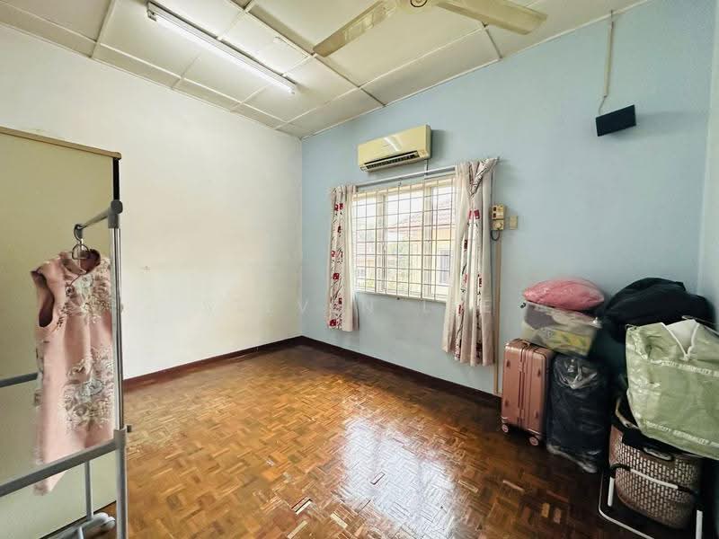 Bungalow House for Sale in Taman Sri Hijau (Rawang) - Steven Lee - Bedroom - PropertyGuru.com.my