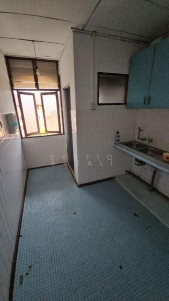 Flat for Sale at Flat PKNS Seksyen 8 - Syafiq Razali - Kitchen - PropertyGuru.com.my