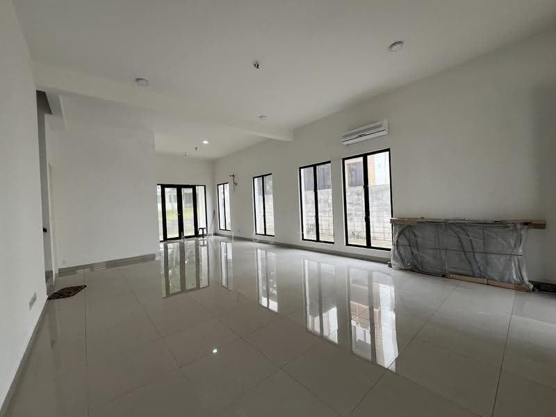 Rumah Berkembar untuk Disewa di Taman Sutera (Kajang) - Kris Tan - Living Room - PropertyGuru.com.my
