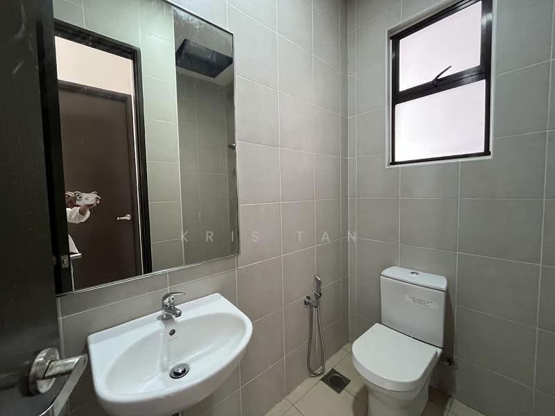 Rumah Berkembar untuk Disewa di Taman Sutera (Kajang) - Kris Tan - Bathroom - PropertyGuru.com.my