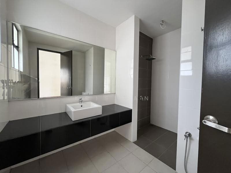 Rumah Berkembar untuk Disewa di Taman Sutera (Kajang) - Kris Tan - Bathroom - PropertyGuru.com.my