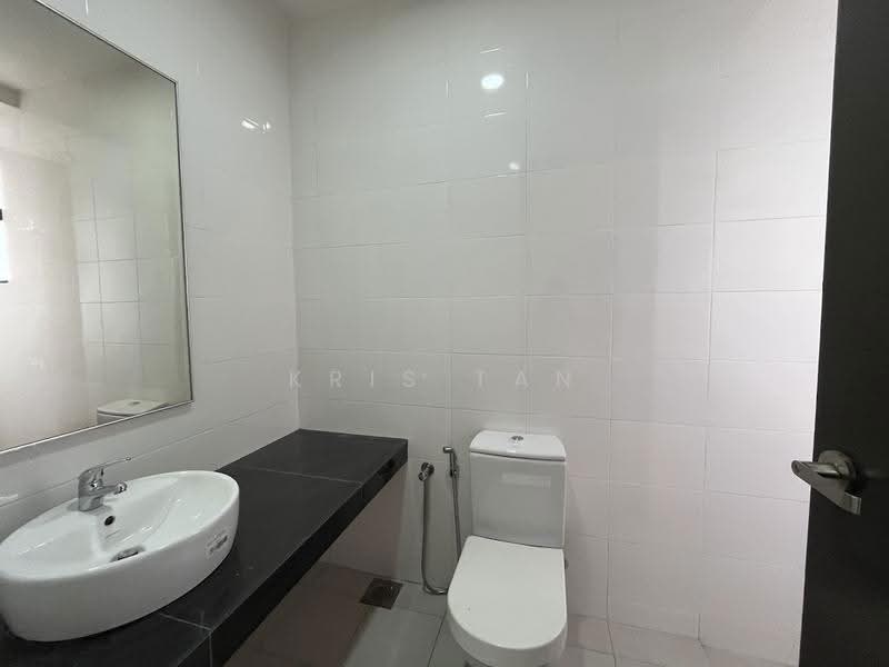 Rumah Berkembar untuk Disewa di Taman Sutera (Kajang) - Kris Tan - Bathroom - PropertyGuru.com.my