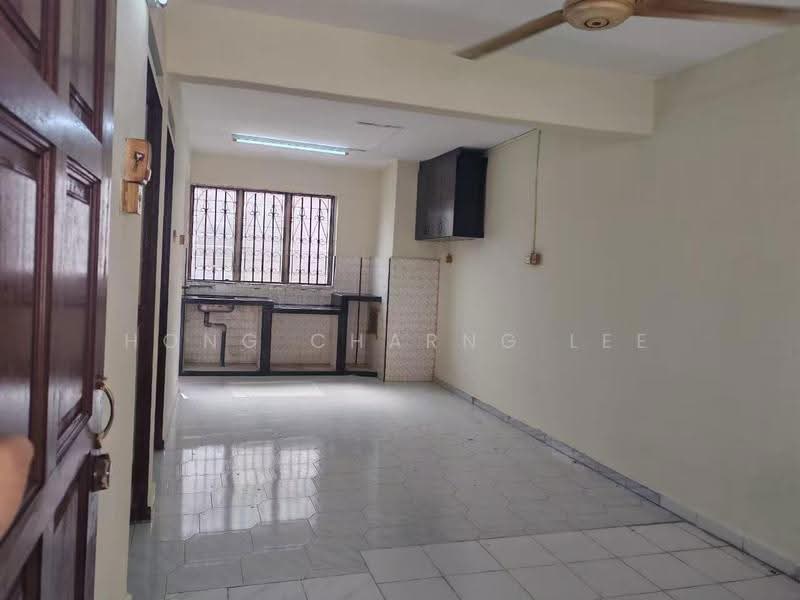 Flat for Rent at Flat Taman Ungku Tun Aminah - Hong Charng Lee - Kitchen - PropertyGuru.com.my